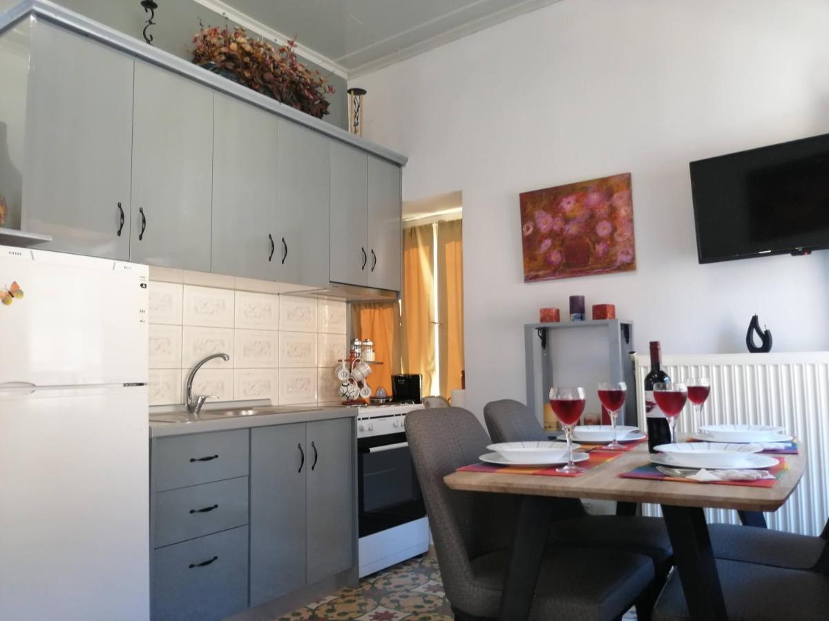 Appartement Sunny Cozy House With Grand Courtyard à Leonídion Extérieur photo